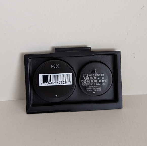 MAC Studio Fix Powder Plus Foundation NC30 - Picture 3 of 3